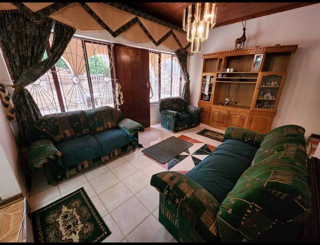 5 BEDROOM HOUSE FOR SALE IN SHALLCROSS